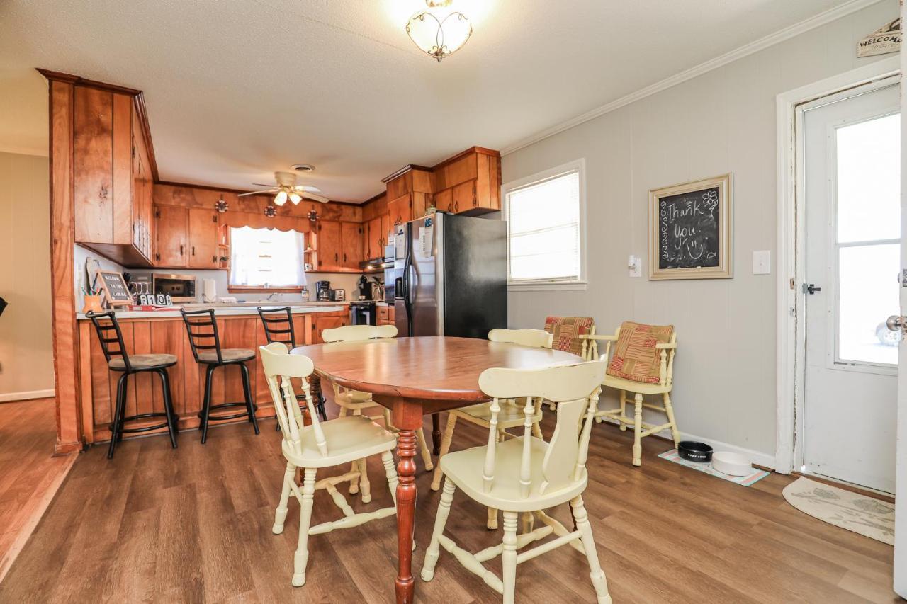 Spacious Home With Waterfront View-Welcome Pets Sneads Ferry Eksteriør bilde