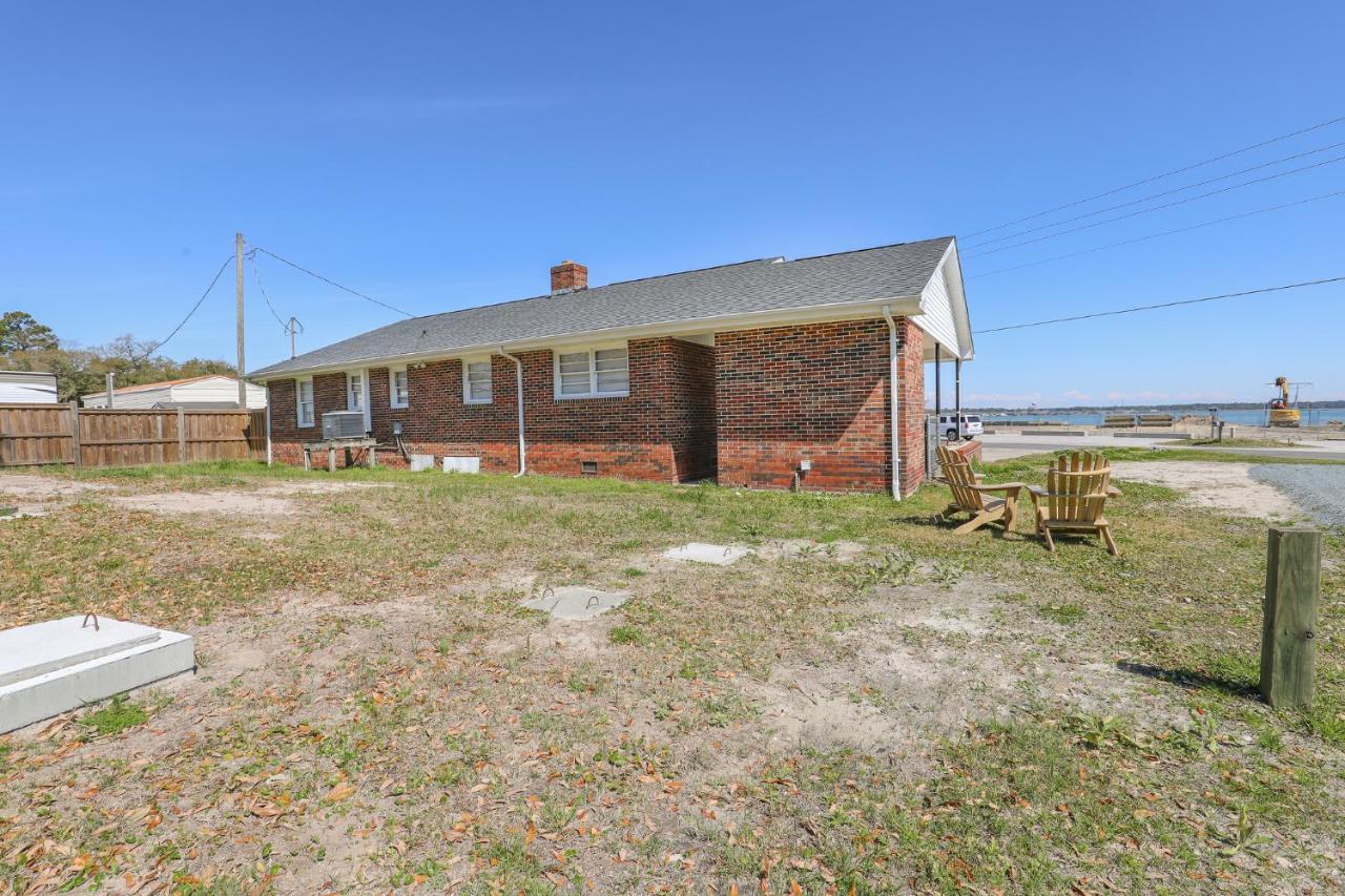 Spacious Home With Waterfront View-Welcome Pets Sneads Ferry Eksteriør bilde