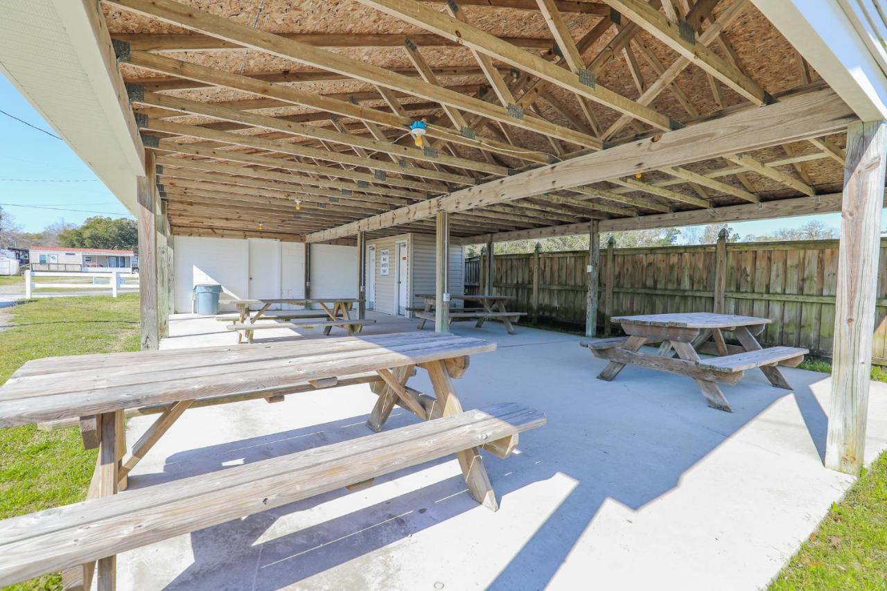 Spacious Home With Waterfront View-Welcome Pets Sneads Ferry Eksteriør bilde