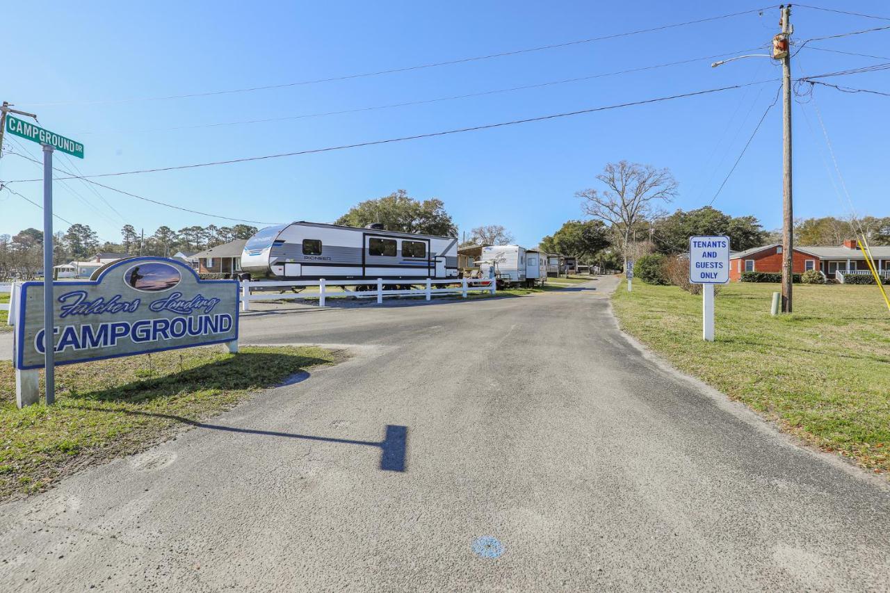 Spacious Home With Waterfront View-Welcome Pets Sneads Ferry Eksteriør bilde