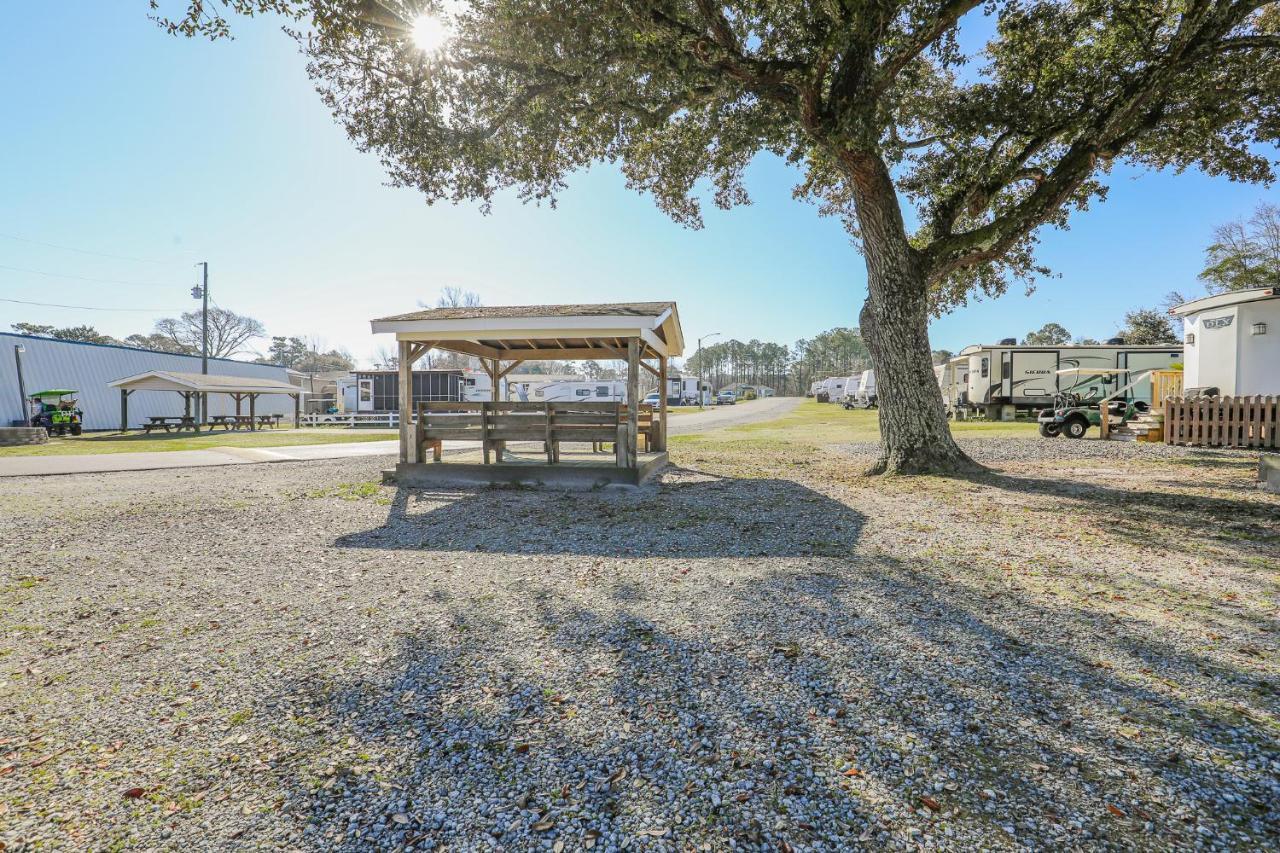 Spacious Home With Waterfront View-Welcome Pets Sneads Ferry Eksteriør bilde