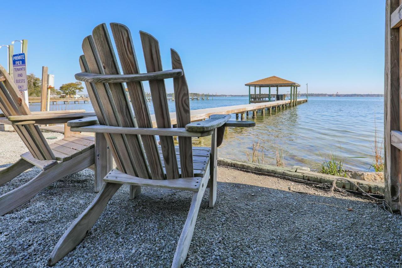 Spacious Home With Waterfront View-Welcome Pets Sneads Ferry Eksteriør bilde
