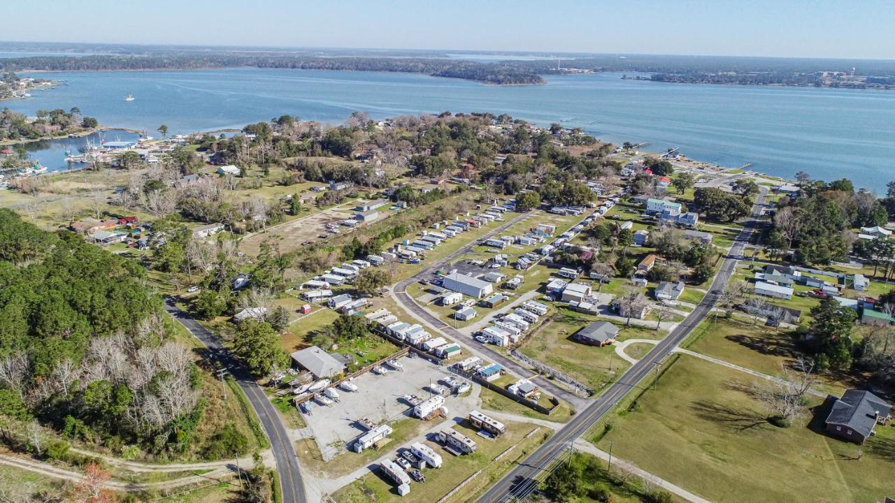 Spacious Home With Waterfront View-Welcome Pets Sneads Ferry Eksteriør bilde